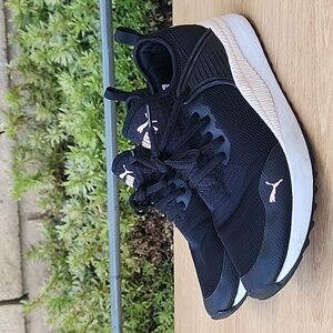 Puma Black Sneakers with  Low-Top Design Size 7.5 373983-04